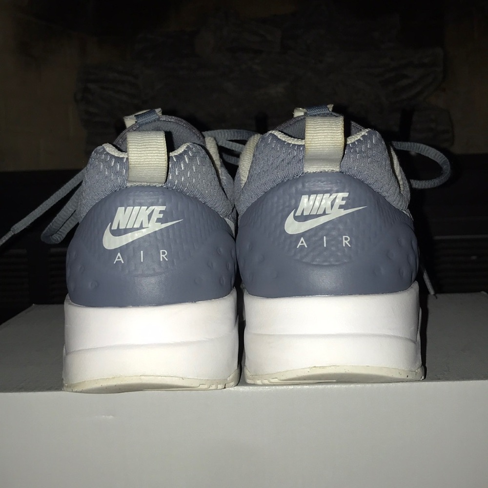 Nike tennis shoes - Picture 2 of 4
